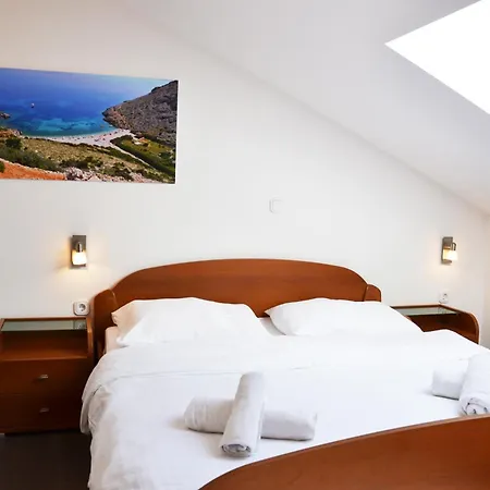 아파트 Monika 1&4 *