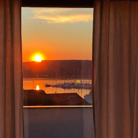 Monika 1&4 아파트 *