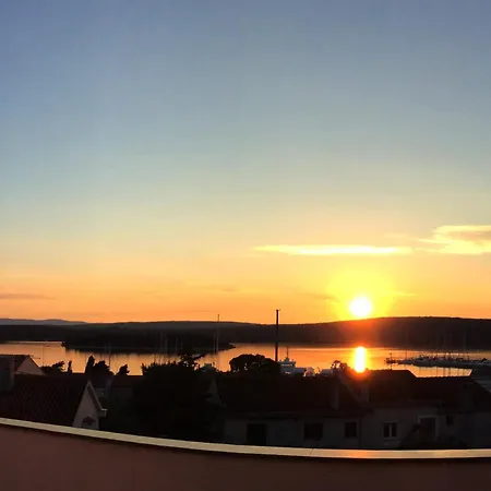 아파트 Monika 1&4 *