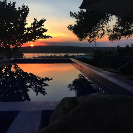 Monika 1&4 아파트 *