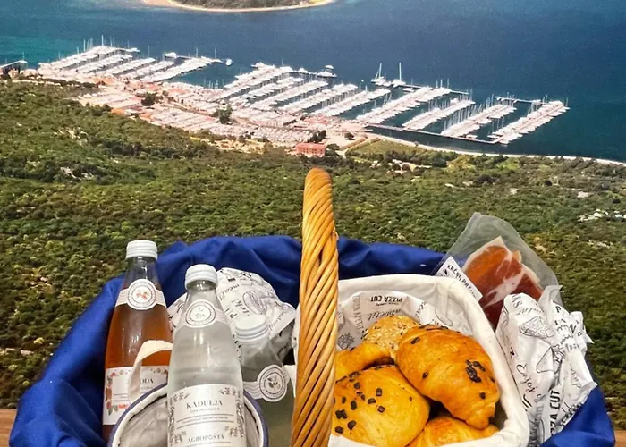 Apartament Monika 1&4 *