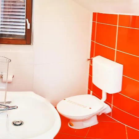 Monika 1&4 * פונאנט