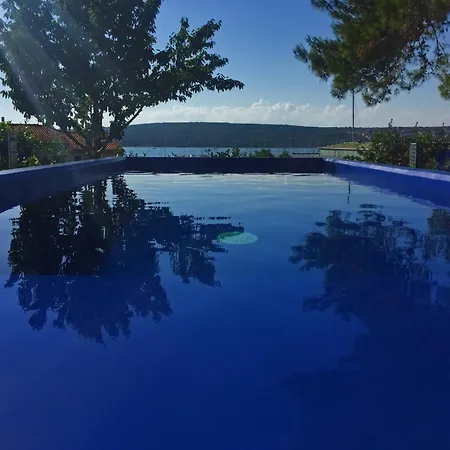 Monika 1&4 פונאנט